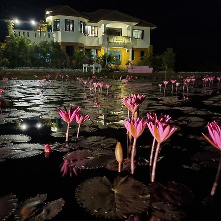 Bua Daeng Homestay Resort Kumphawapi Exterior foto