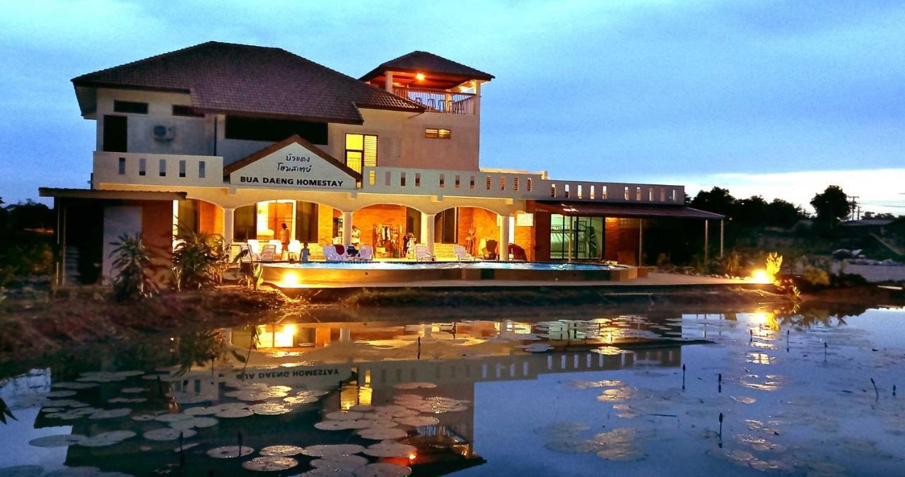 Bua Daeng Homestay Resort Kumphawapi Exterior foto