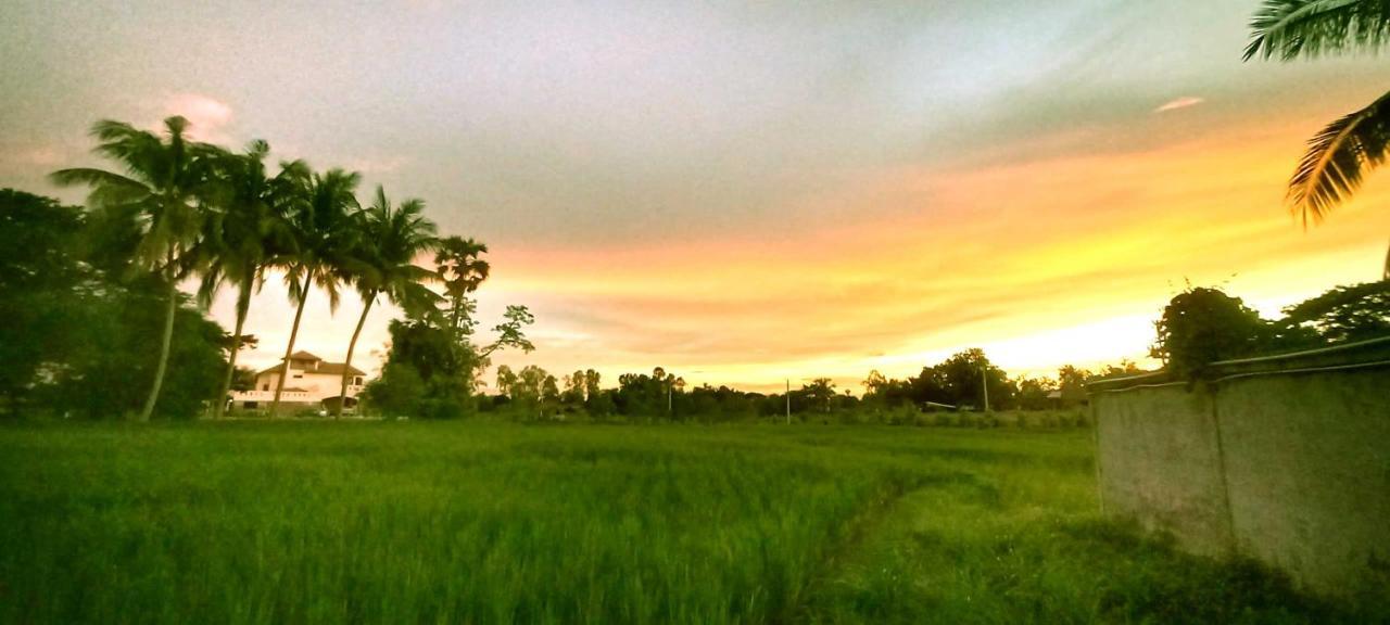 Bua Daeng Homestay Resort Kumphawapi Exterior foto