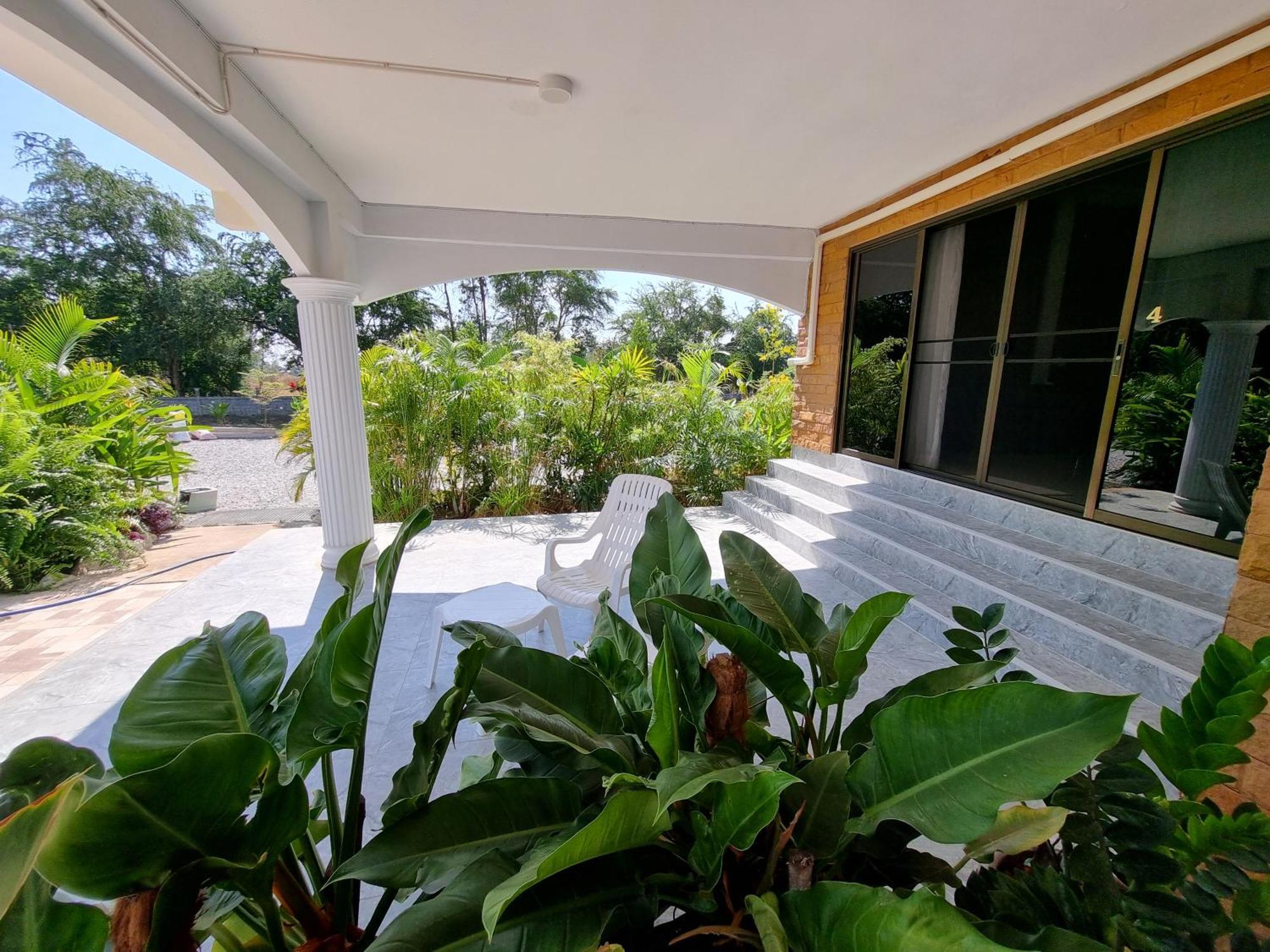 Bua Daeng Homestay Resort Kumphawapi Exterior foto