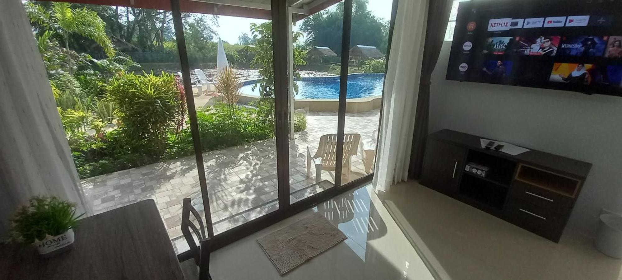 Bua Daeng Homestay Resort Kumphawapi Exterior foto